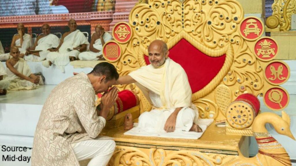 Akshay Kumar broke the fast of Jain Monk 