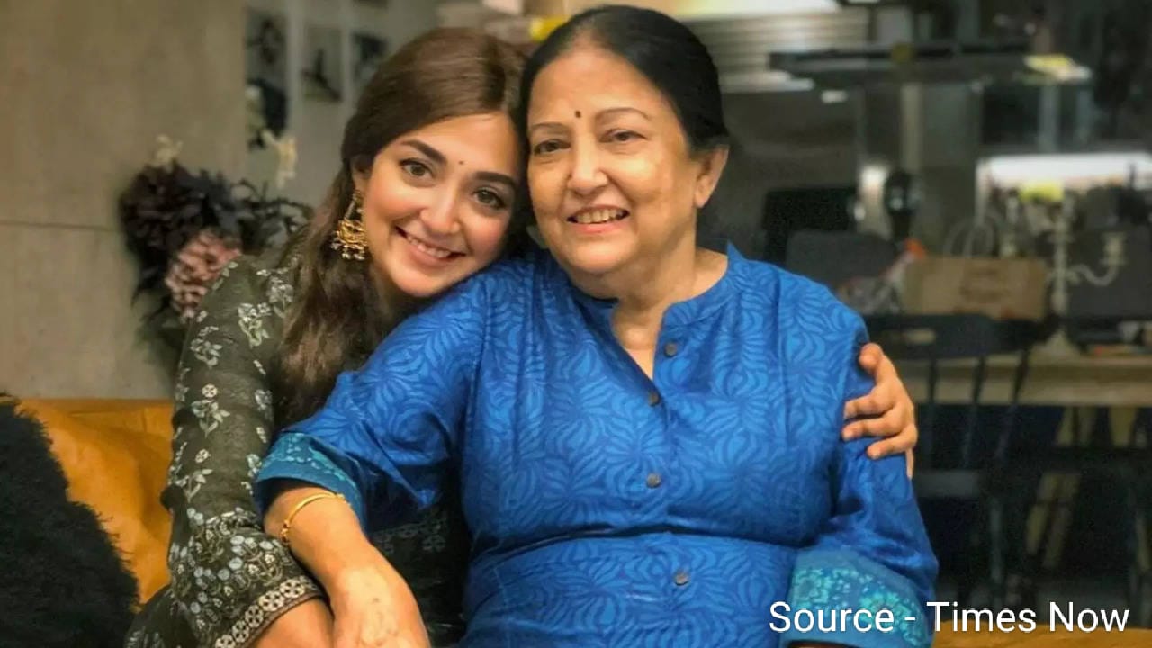 Monali Thakur's mother death